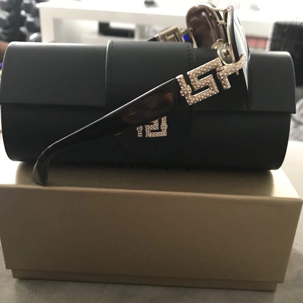 Sunglasses - Picture 2 of 4